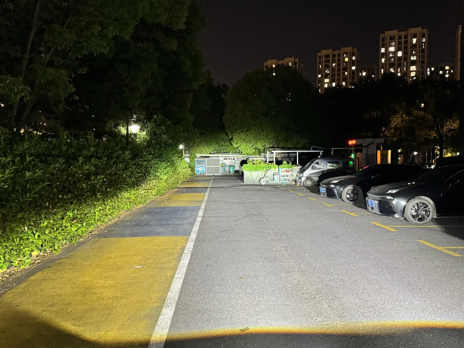 抖音_80332_领克03车灯原厂两个反光腕这套方案在近光位升级一套三寸方形透镜大灯不够亮解决方案直射车灯__3.jpg